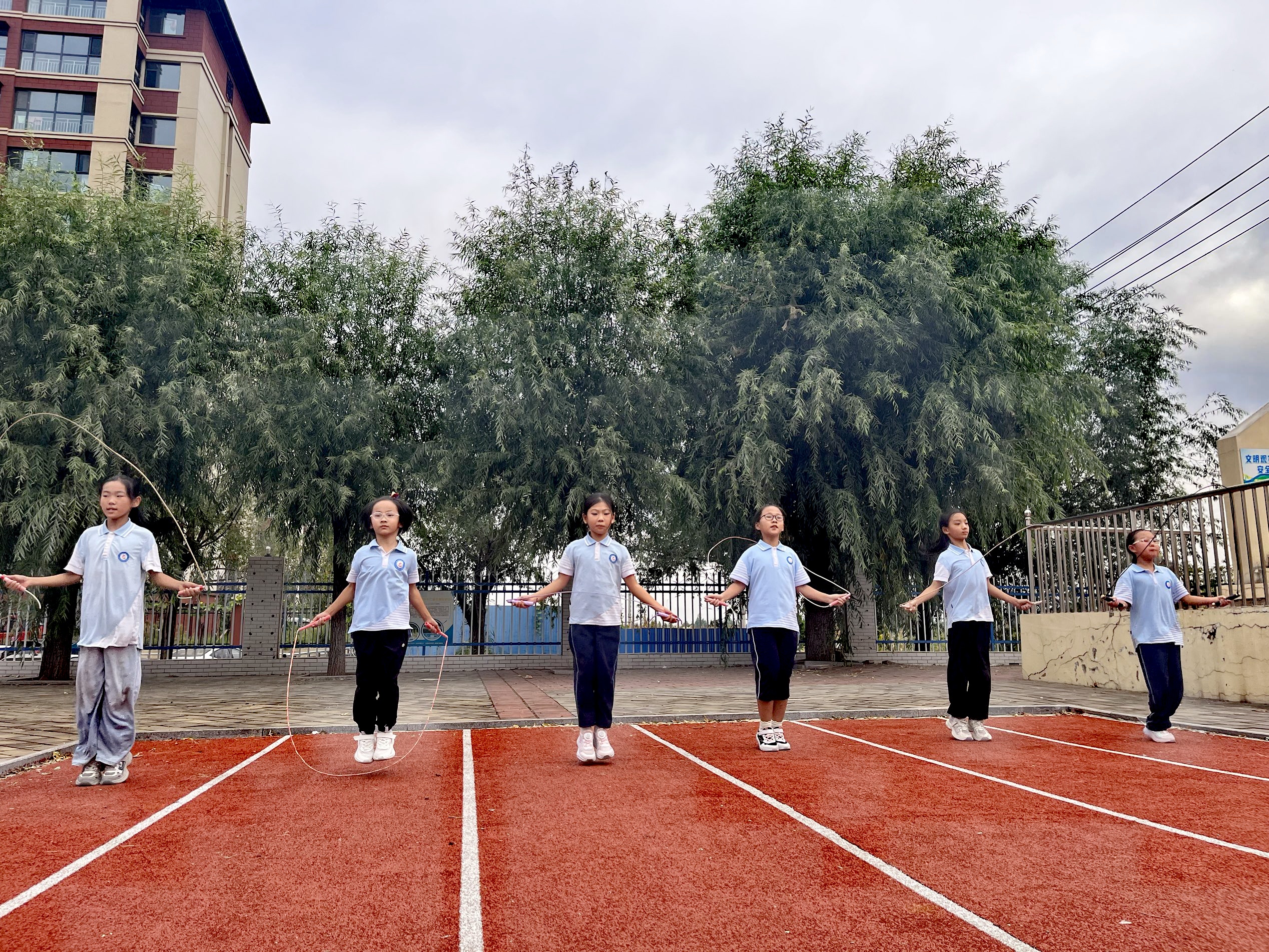 平邑县第二实验小学举行体质健康展示活动(图2)