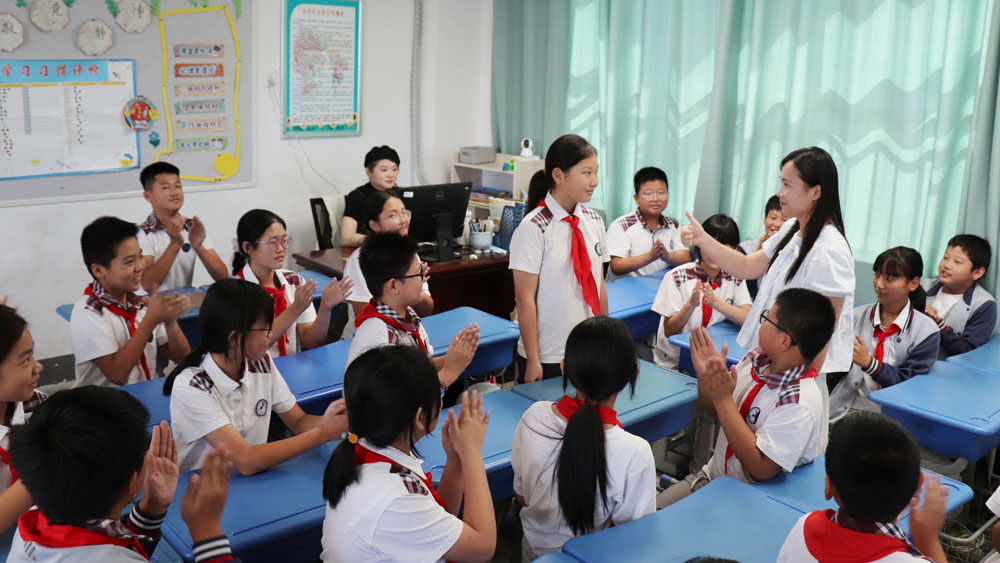 【校园扎根】平邑县实验小学第六校区扎实推进教师入班办公(图2)