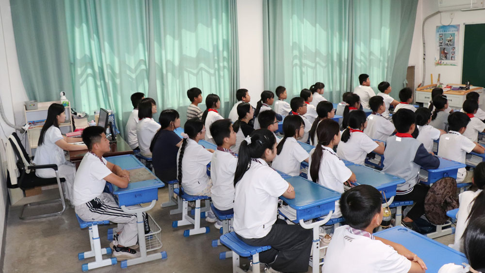 【校园扎根】平邑县实验小学第六校区扎实推进教师入班办公(图3)