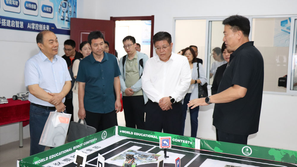 省教科院到平邑县第三实验小学开展专项调研(图4) 省教科院到平邑县第三实验小学开展专项调研(图4)