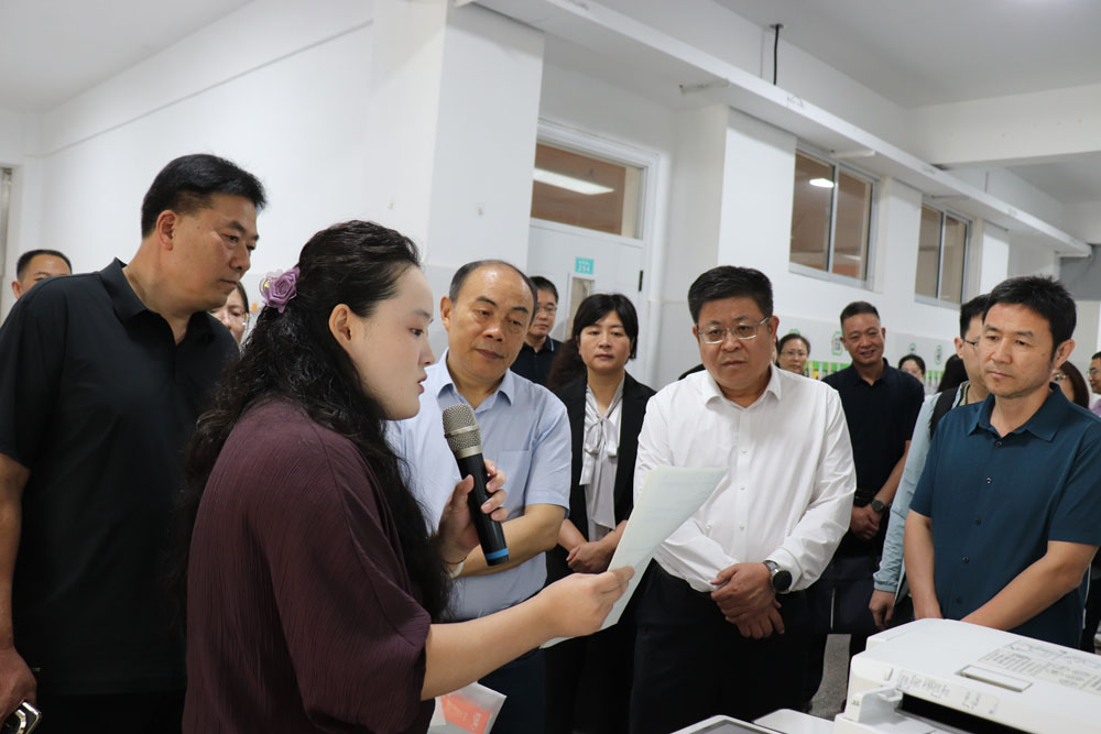 省教科院到平邑县第三实验小学开展专项调研(图6) 省教科院到平邑县第三实验小学开展专项调研(图6)