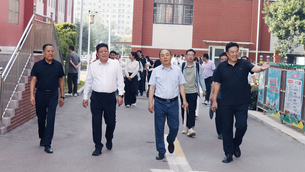 省教科院到平邑县第三实验小学开展专项调研(图1) 省教科院到平邑县第三实验小学开展专项调研(图1)