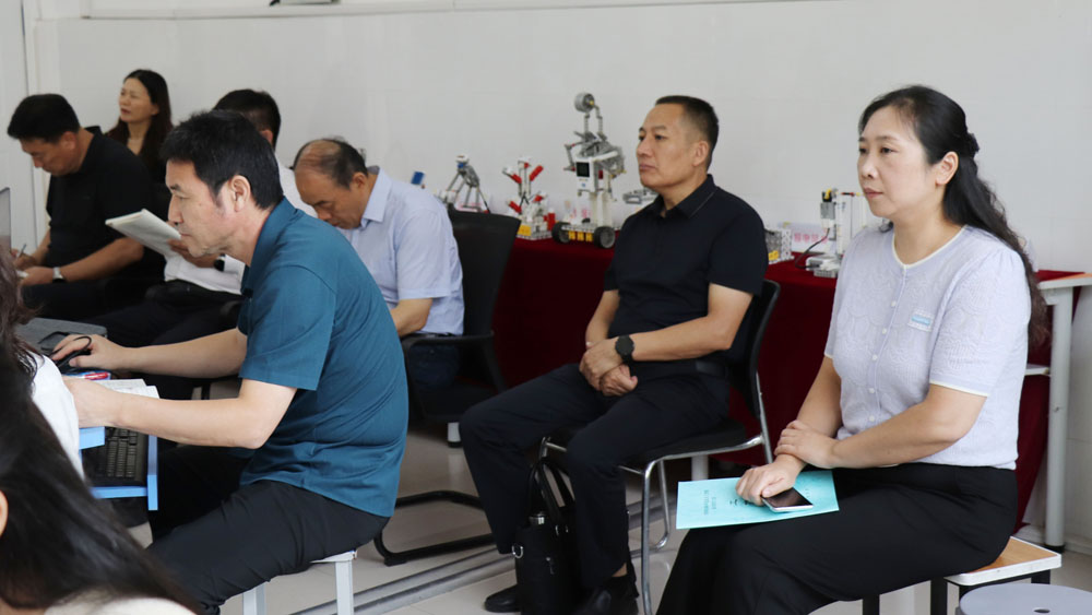 省教科院到平邑县第三实验小学开展专项调研(图11) 省教科院到平邑县第三实验小学开展专项调研(图11)