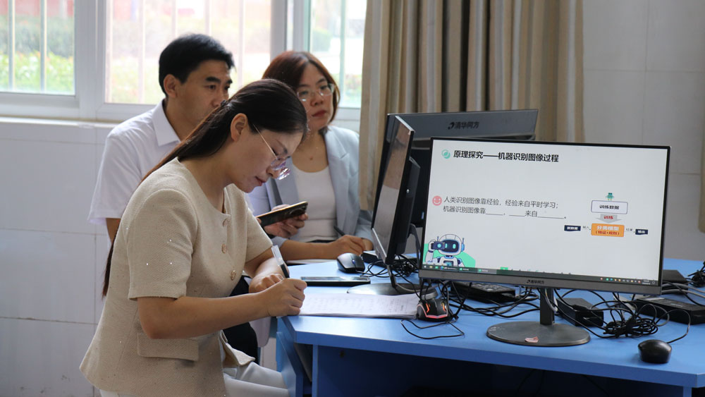 省教科院到平邑县第三实验小学开展专项调研(图12) 省教科院到平邑县第三实验小学开展专项调研(图12)