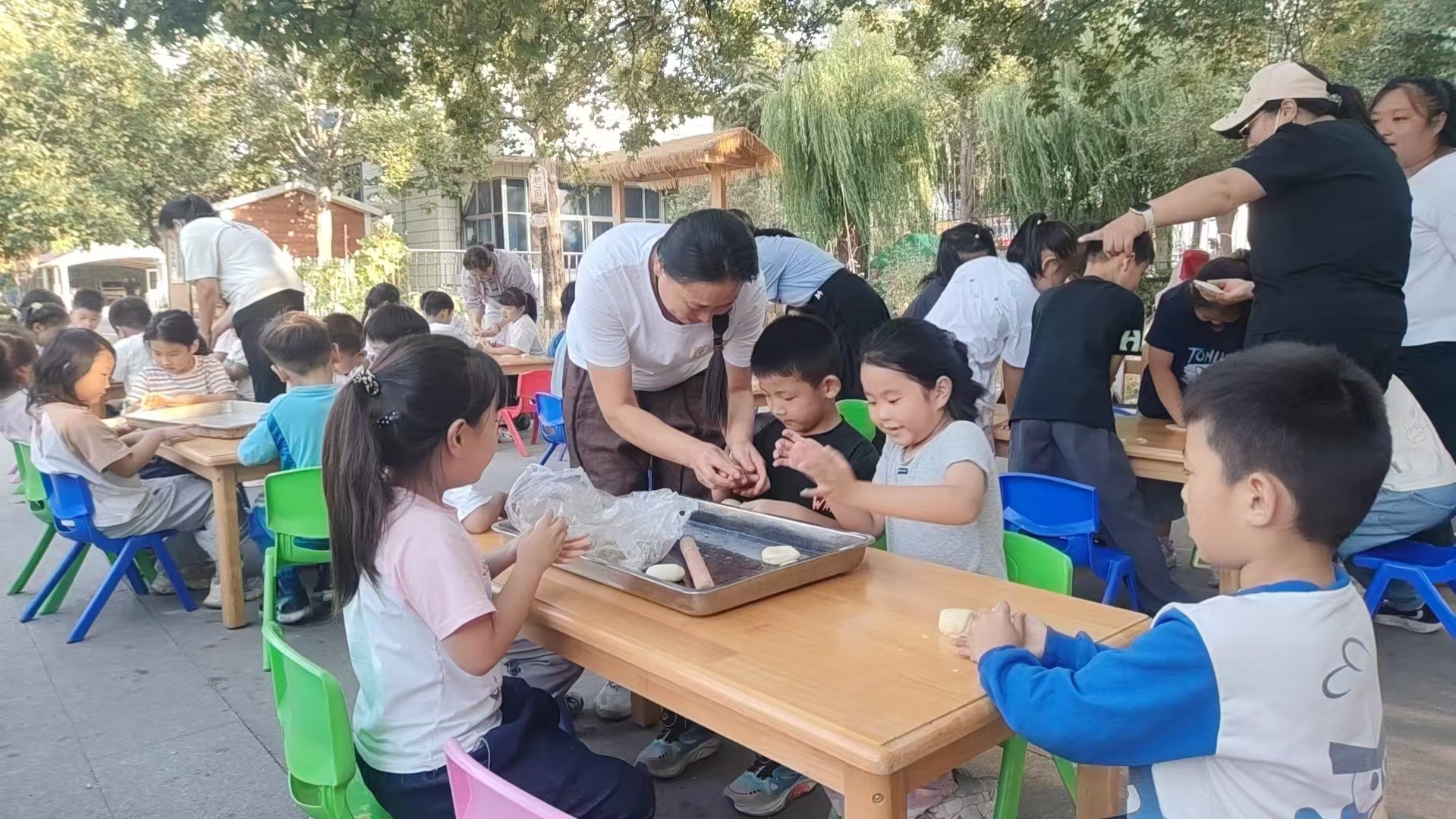 传承中秋古韵 劳动点亮童心——平邑兴蒙学校一年级中秋劳动实践活动纪实(图2)