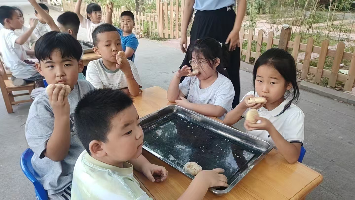 传承中秋古韵 劳动点亮童心——平邑兴蒙学校一年级中秋劳动实践活动纪实(图5)