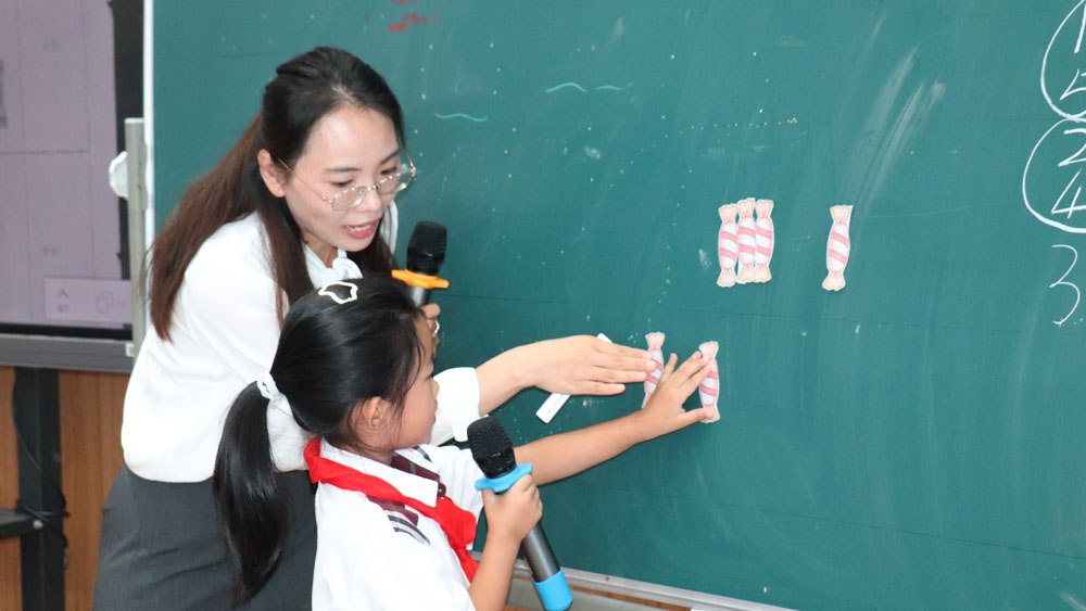 【县区前沿】平邑县实验小学教育集团 开展数学新生态课堂教学研讨活动(图2)