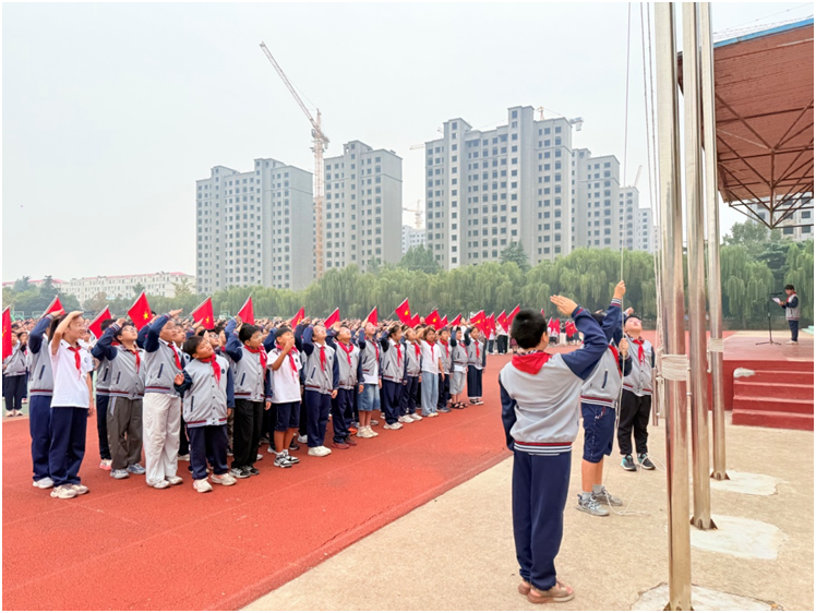 平邑兴蒙学校举行“月圆中秋 心怀家国”主题升旗仪式(图3)