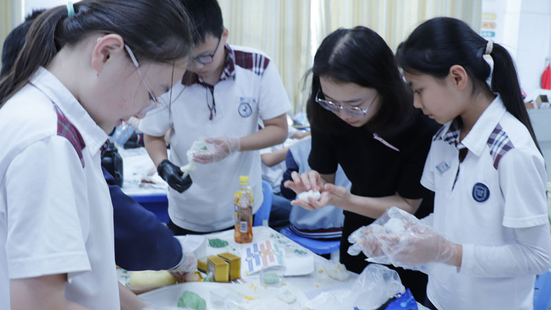 【县区前沿】揉面压模磨心性,平邑第三实验小学把劳动教育揉进月饼里(图3) 【县区前沿】揉面压模磨心性,平邑第三实验小学把劳动教育揉进月饼里(图3)
