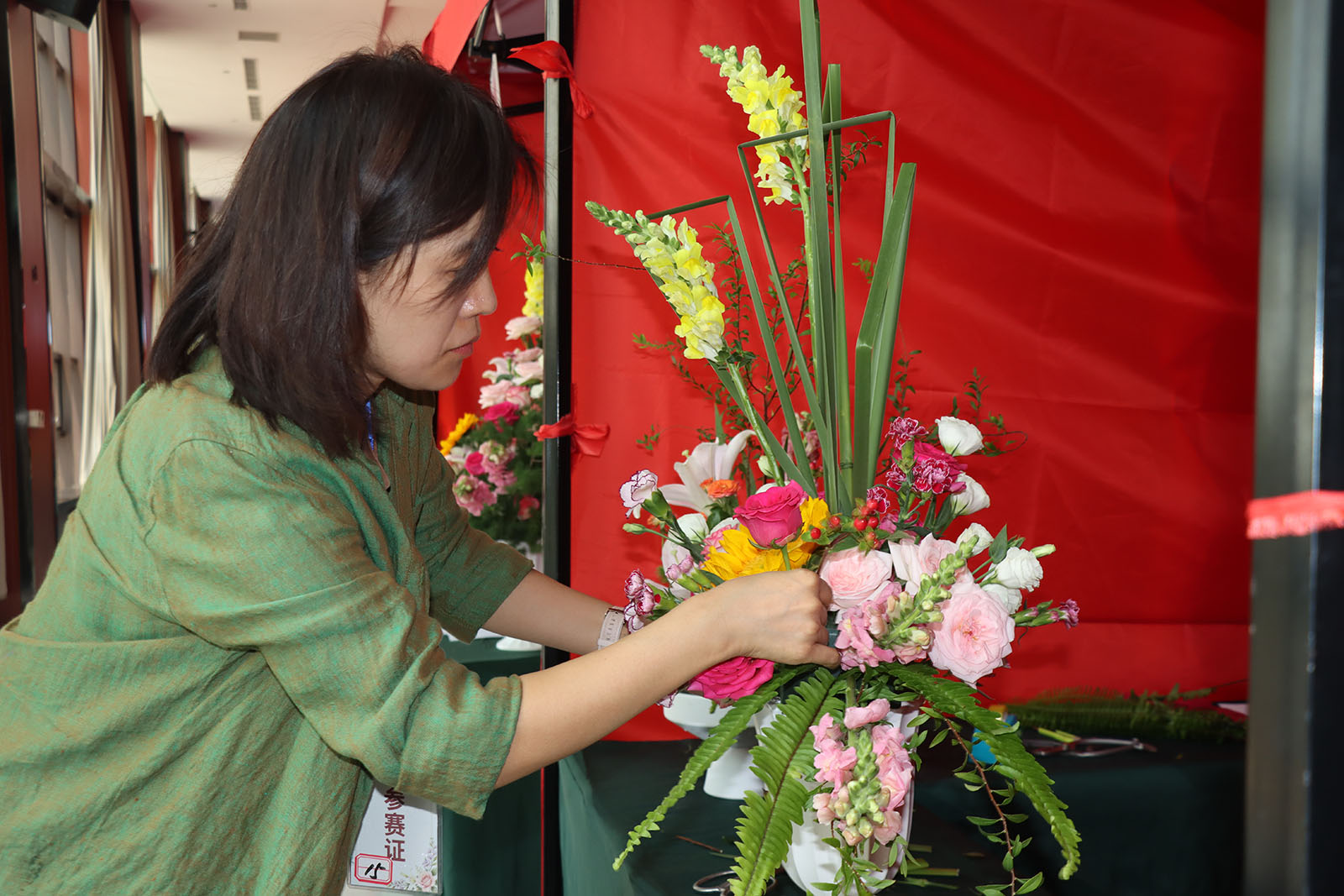 以赛促技展花艺风采 赋能花卉产业高质量发展 丨 2026年度临沂市插花花艺职业技能竞赛成功举办(图4)