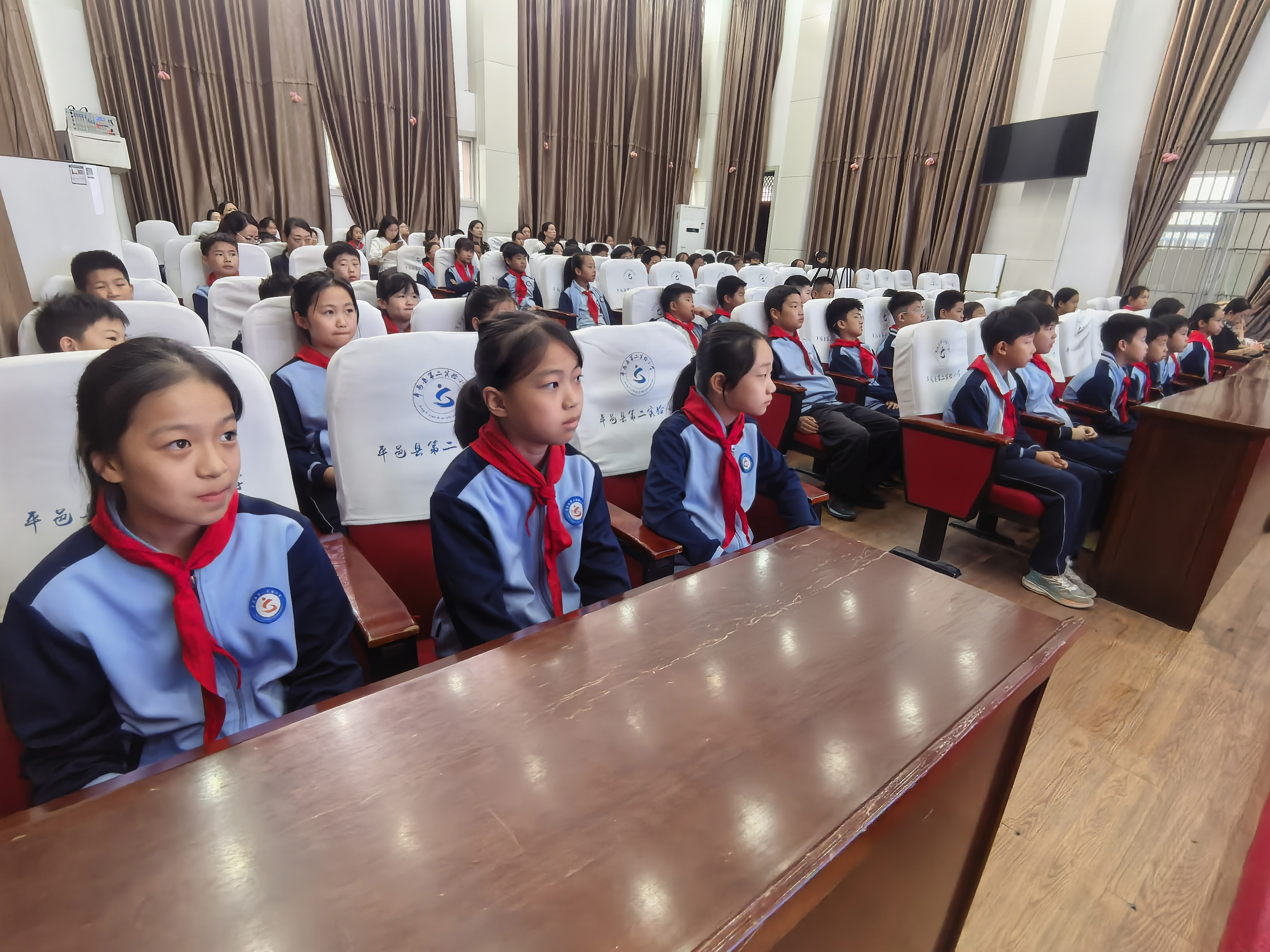 平邑县第二实验小学开展暑期书写成果表彰活动(图2)