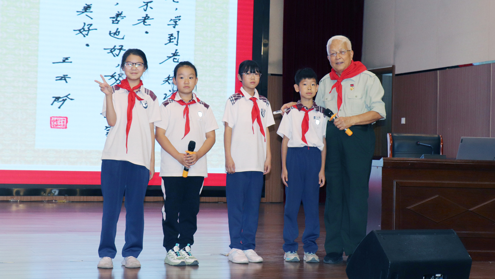 老党员王龙基走进平邑县实验小学第三校区传承红色基因(图4)