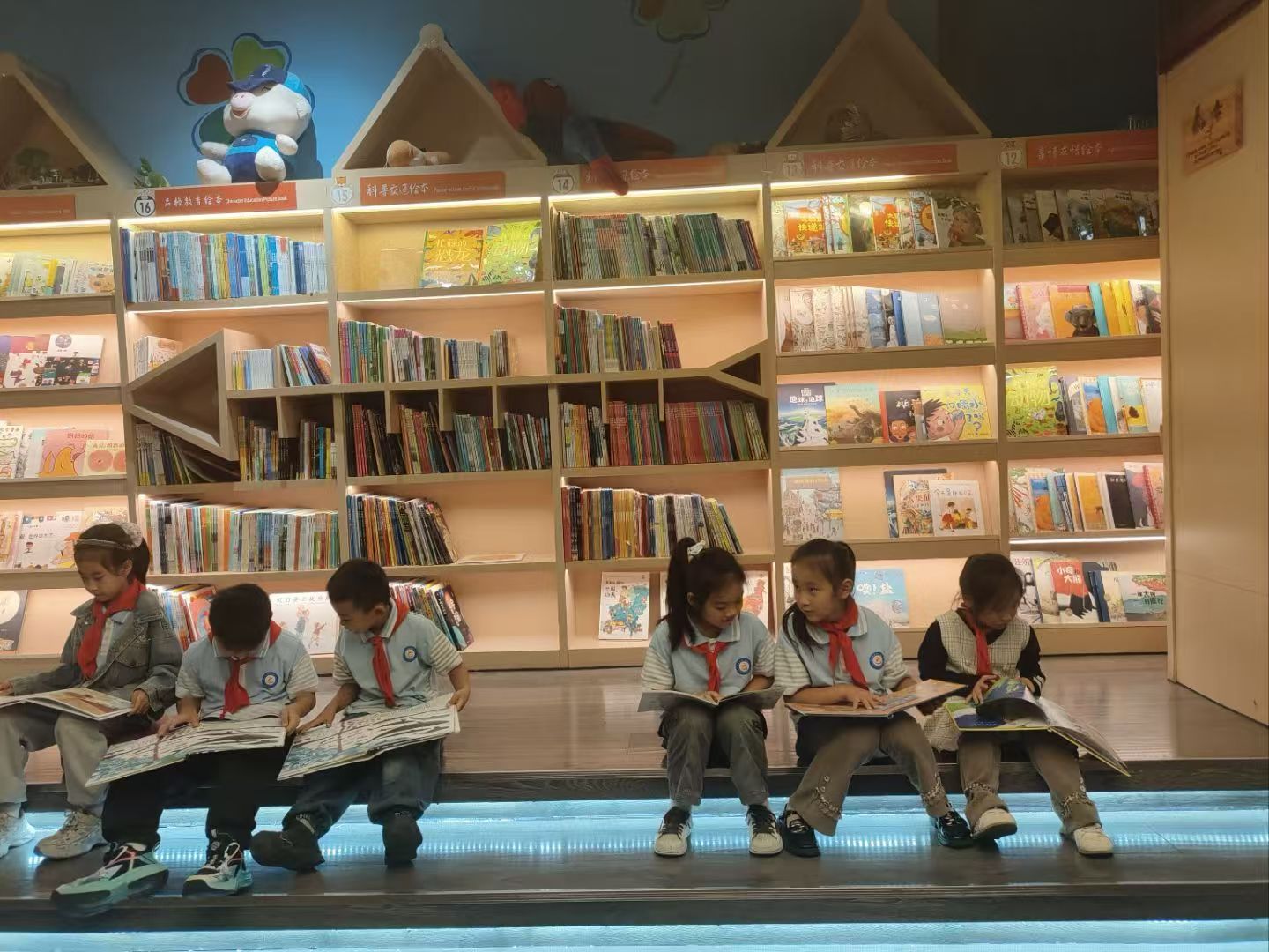 平邑县第二实验小学开展低年级段沉浸式阅读实践活动