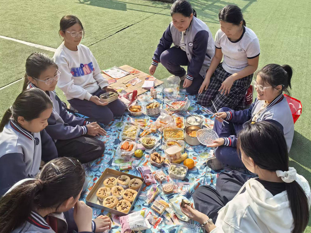 【家校美食】平邑兴蒙学校“舌尖上的新生态”美食节热闹开场(图1) 【家校美食】平邑兴蒙学校“舌尖上的新生态”美食节热闹开场(图1)