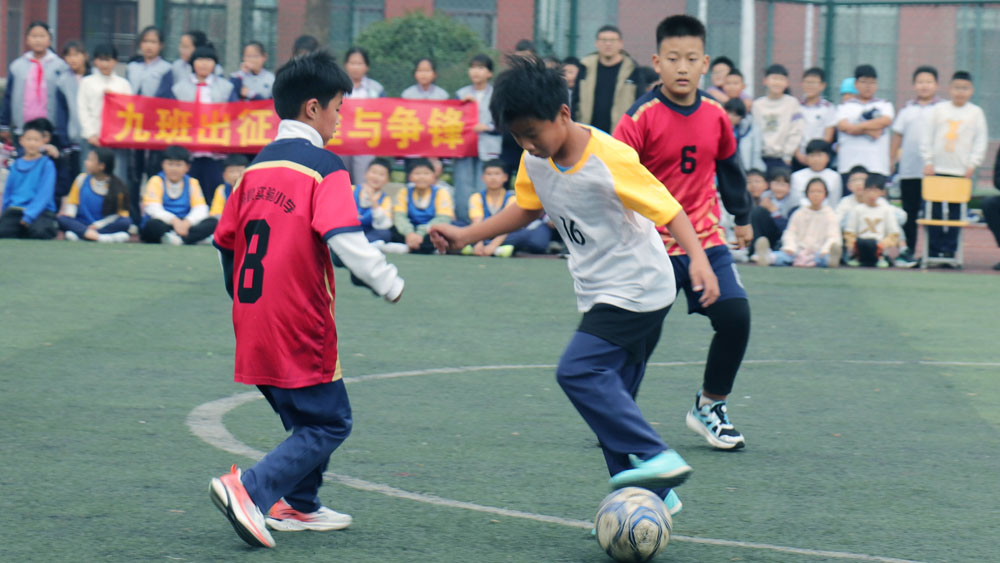 【足球赛事】平邑县第三实验小学“校长杯”激发校园足球热情(图1)
